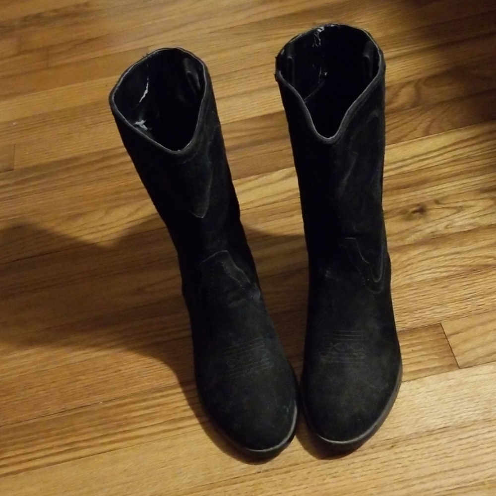Boots - Picture 2 of 4